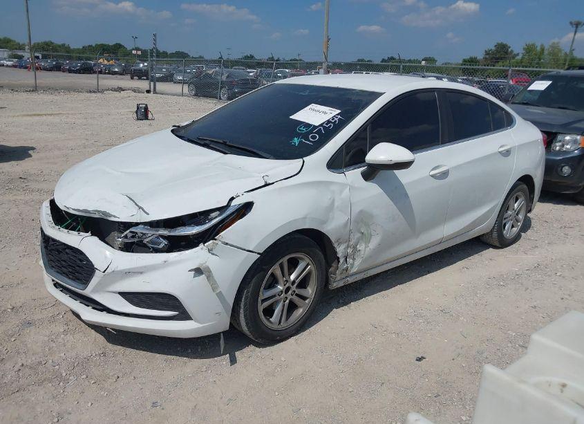 Photo 2 of 2017 Chevrolet Cruze LT AUTO (VIN 1G1BE5SM2H7107554)