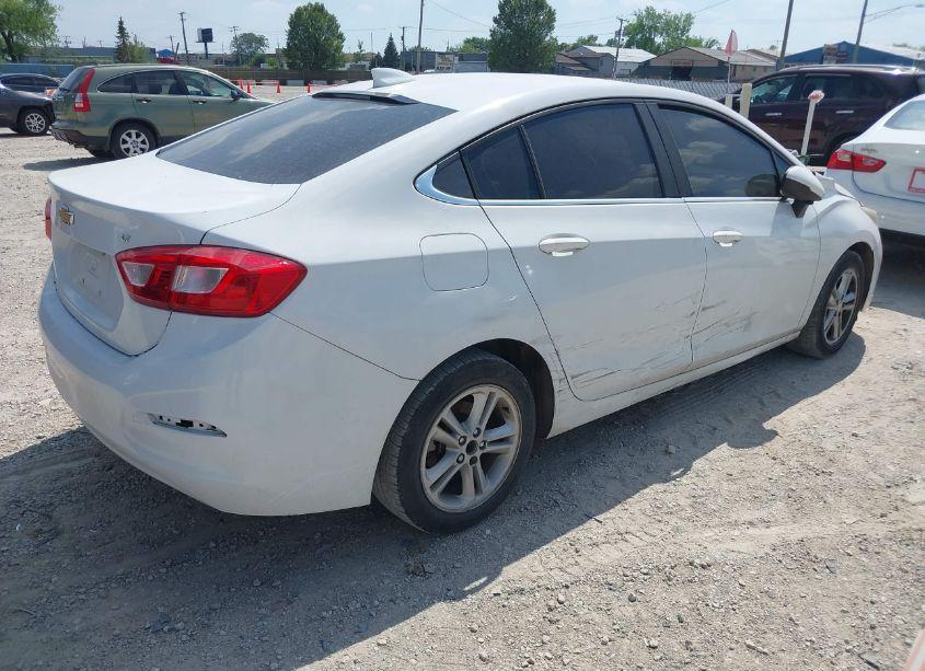 Photo 4 of 2017 Chevrolet Cruze LT AUTO (VIN 1G1BE5SM2H7107554)