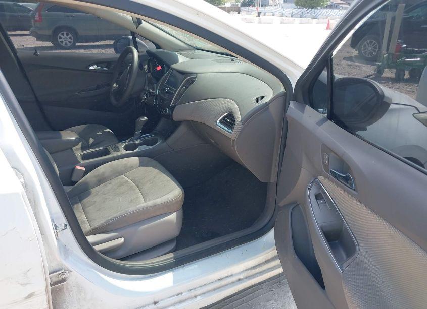 Photo 5 of 2017 Chevrolet Cruze LT AUTO (VIN 1G1BE5SM2H7107554)