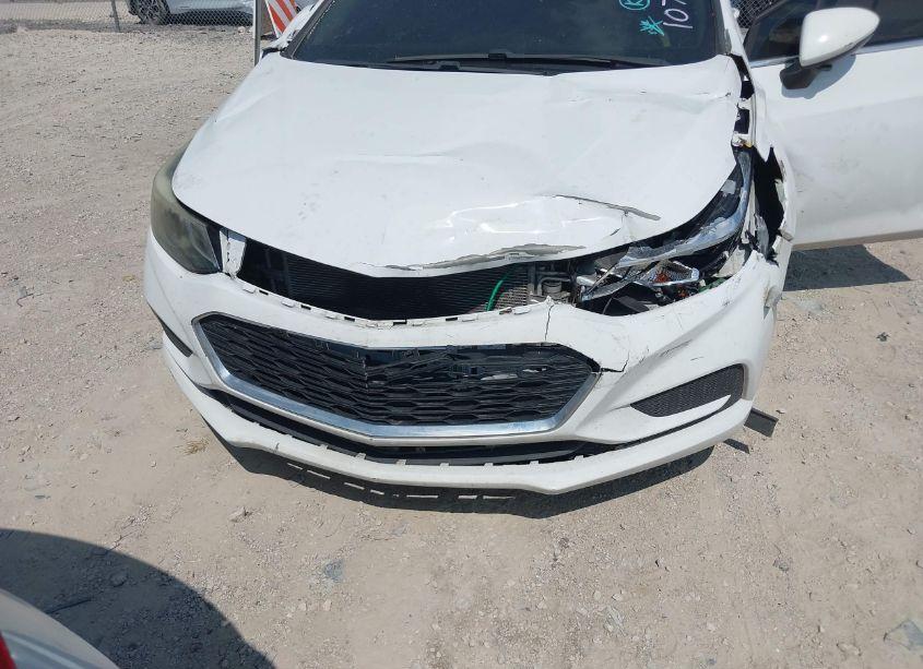 Photo 6 of 2017 Chevrolet Cruze LT AUTO (VIN 1G1BE5SM2H7107554)