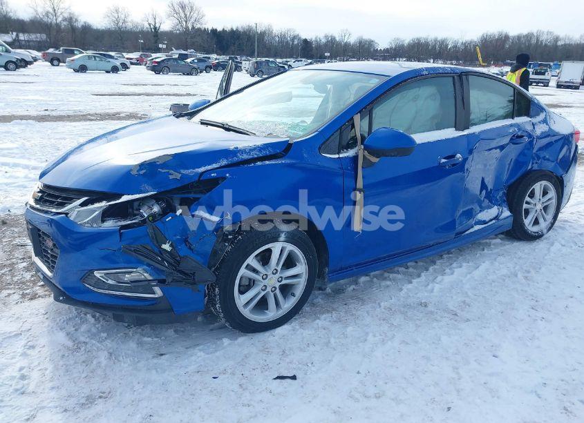 Photo 2 of 2017 Chevrolet Cruze LT AUTO (VIN 1G1BE5SM2H7117985)