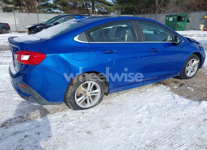 Photo 4 of 2017 Chevrolet Cruze LT AUTO (VIN 1G1BE5SM2H7117985)