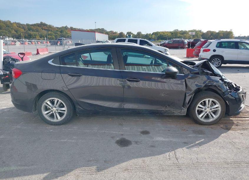 Photo 13 of 2017 Chevrolet Cruze LT AUTO (VIN 1G1BE5SM2H7130610)