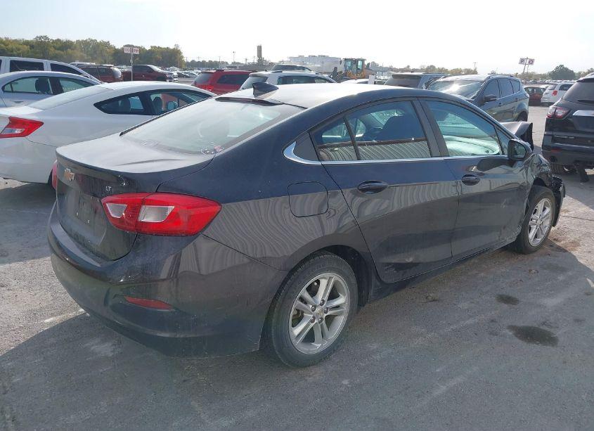 Photo 4 of 2017 Chevrolet Cruze LT AUTO (VIN 1G1BE5SM2H7130610)