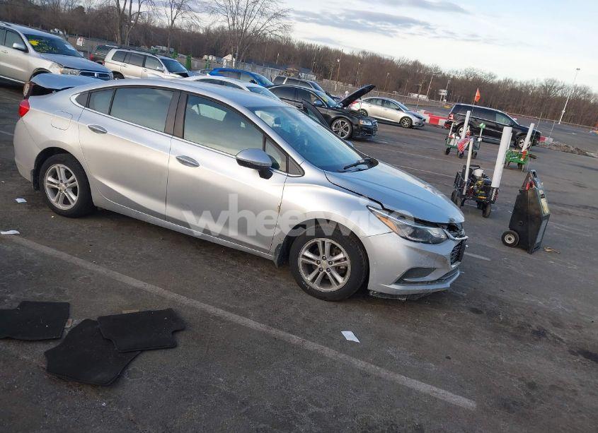 2017 Chevrolet Cruze LT AUTO (VIN 1G1BE5SM2H7137962) main photo