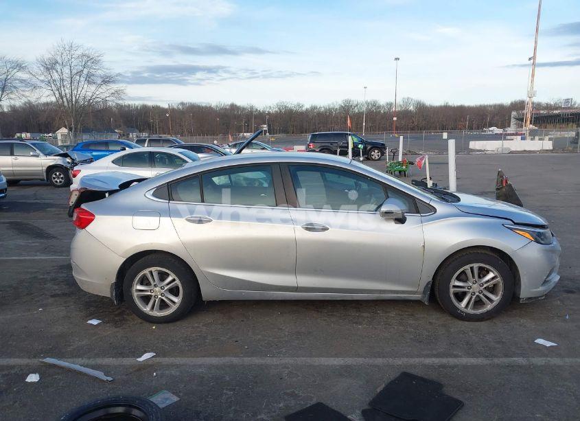 Photo 13 of 2017 Chevrolet Cruze LT AUTO (VIN 1G1BE5SM2H7137962)