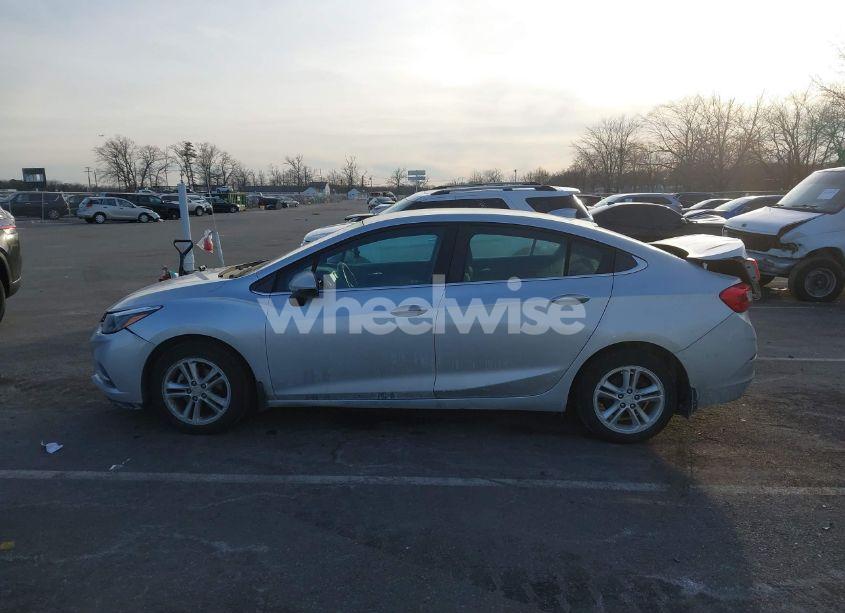 Photo 14 of 2017 Chevrolet Cruze LT AUTO (VIN 1G1BE5SM2H7137962)