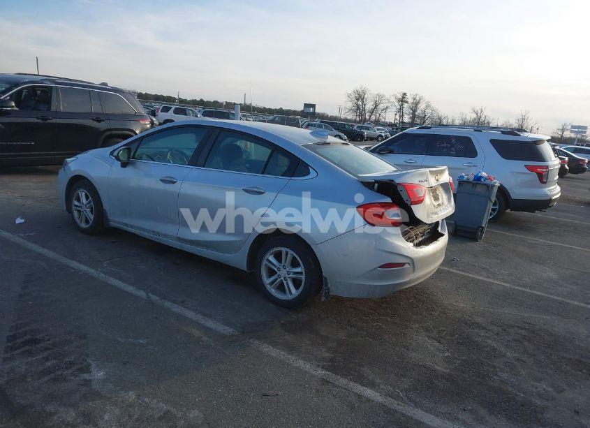 Photo 3 of 2017 Chevrolet Cruze LT AUTO (VIN 1G1BE5SM2H7137962)