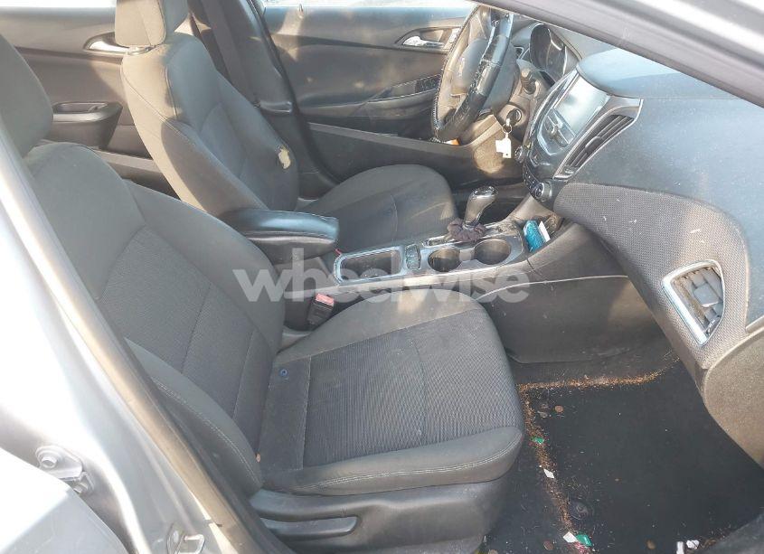 Photo 5 of 2017 Chevrolet Cruze LT AUTO (VIN 1G1BE5SM2H7137962)