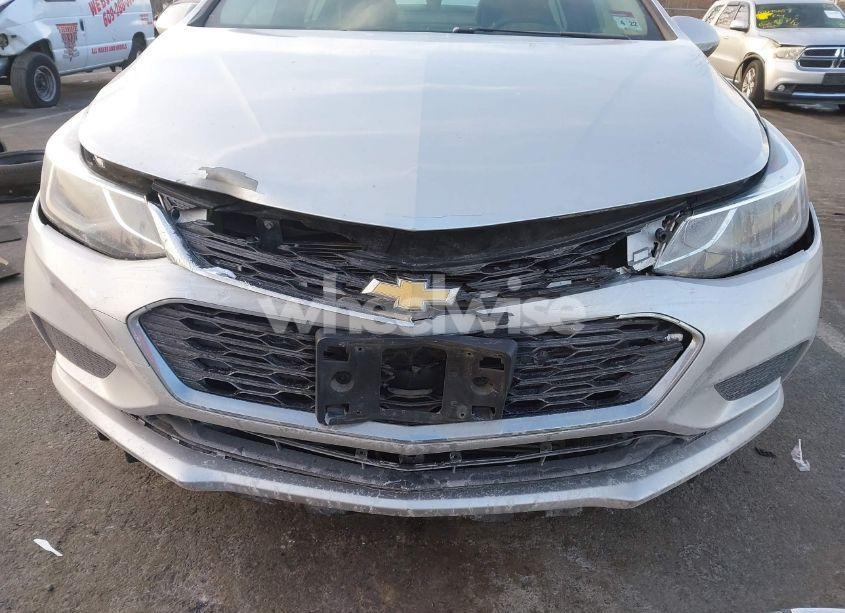 Photo 6 of 2017 Chevrolet Cruze LT AUTO (VIN 1G1BE5SM2H7137962)