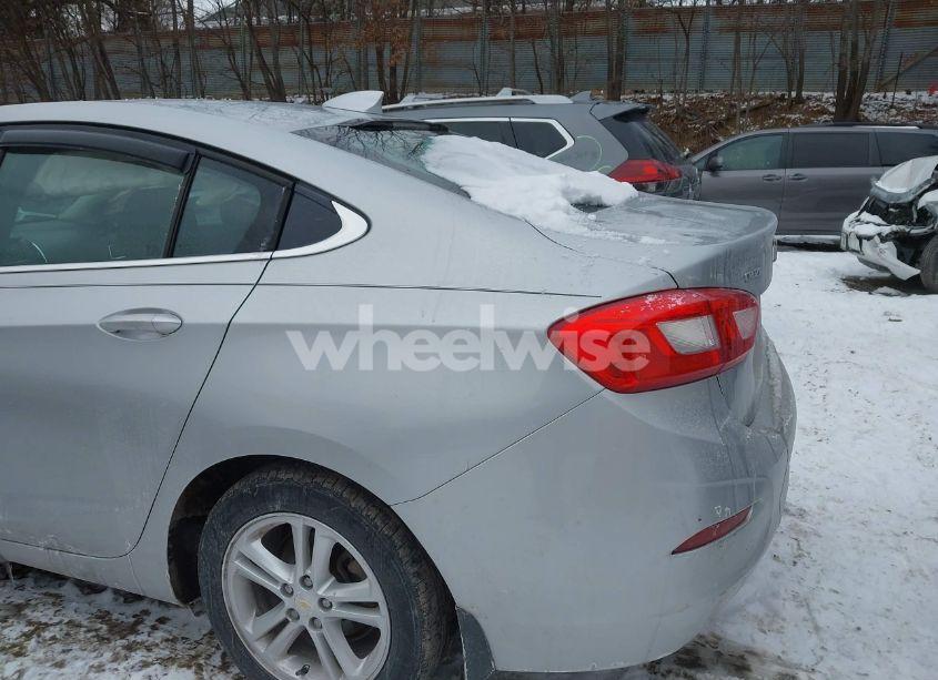 Photo 12 of 2017 Chevrolet Cruze LT AUTO (VIN 1G1BE5SM2H7138299)