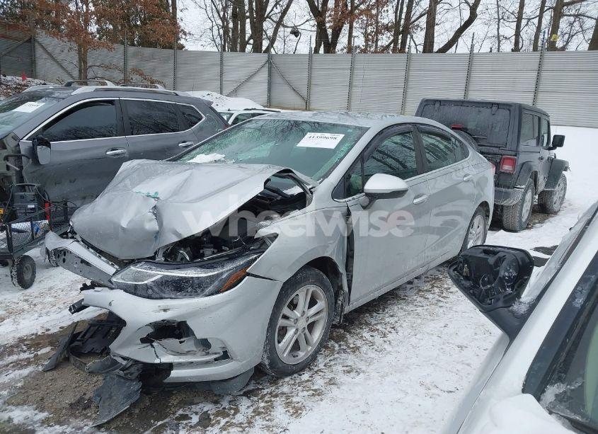 Photo 2 of 2017 Chevrolet Cruze LT AUTO (VIN 1G1BE5SM2H7138299)
