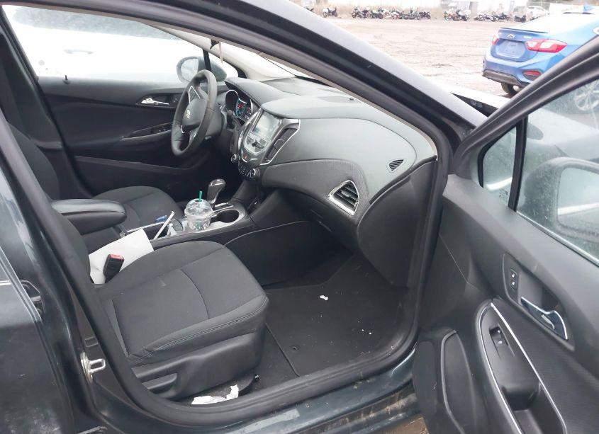 Photo 5 of 2017 Chevrolet Cruze LT AUTO (VIN 1G1BE5SM2H7149111)