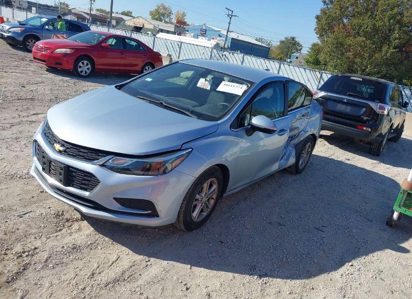 Photo 2 of 2017 Chevrolet Cruze LT AUTO (VIN 1G1BE5SM2H7150128)