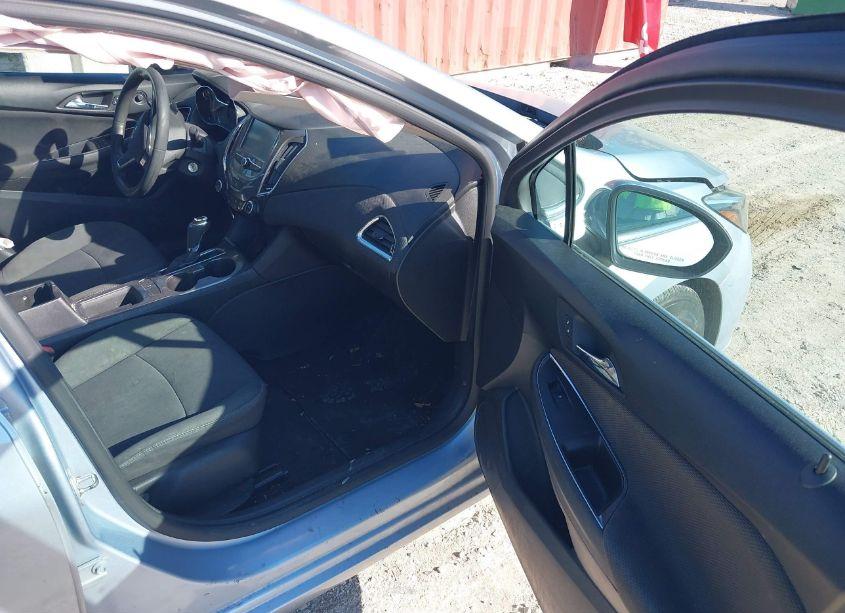 Photo 5 of 2017 Chevrolet Cruze LT AUTO (VIN 1G1BE5SM2H7150128)