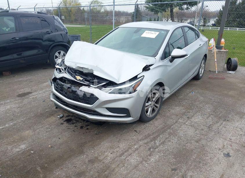 Photo 2 of 2017 Chevrolet Cruze LT AUTO (VIN 1G1BE5SM2H7171545)