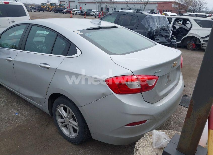 Photo 3 of 2017 Chevrolet Cruze LT AUTO (VIN 1G1BE5SM2H7171545)