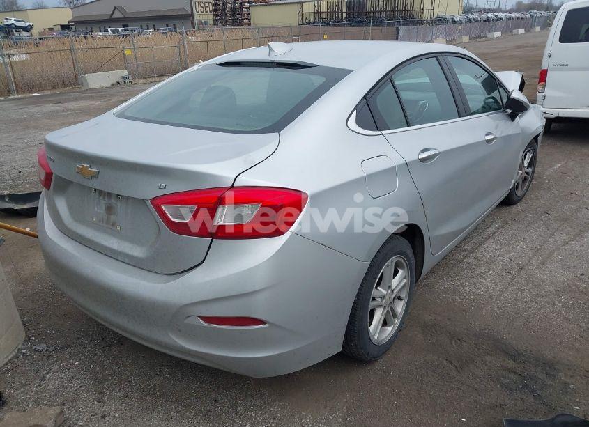 Photo 4 of 2017 Chevrolet Cruze LT AUTO (VIN 1G1BE5SM2H7171545)