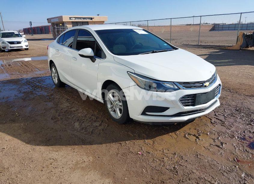 2017 Chevrolet Cruze LT AUTO (VIN 1G1BE5SM2H7171951) main photo