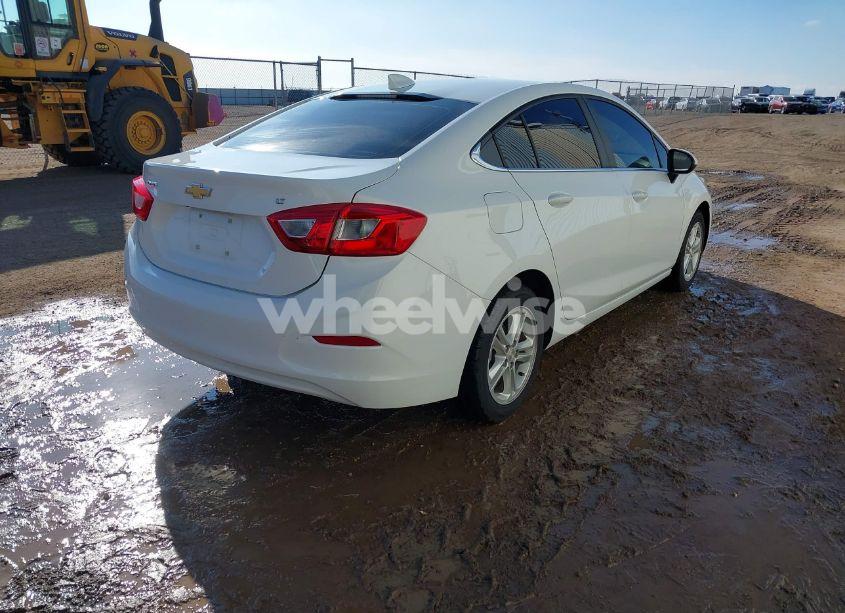 Photo 4 of 2017 Chevrolet Cruze LT AUTO (VIN 1G1BE5SM2H7171951)