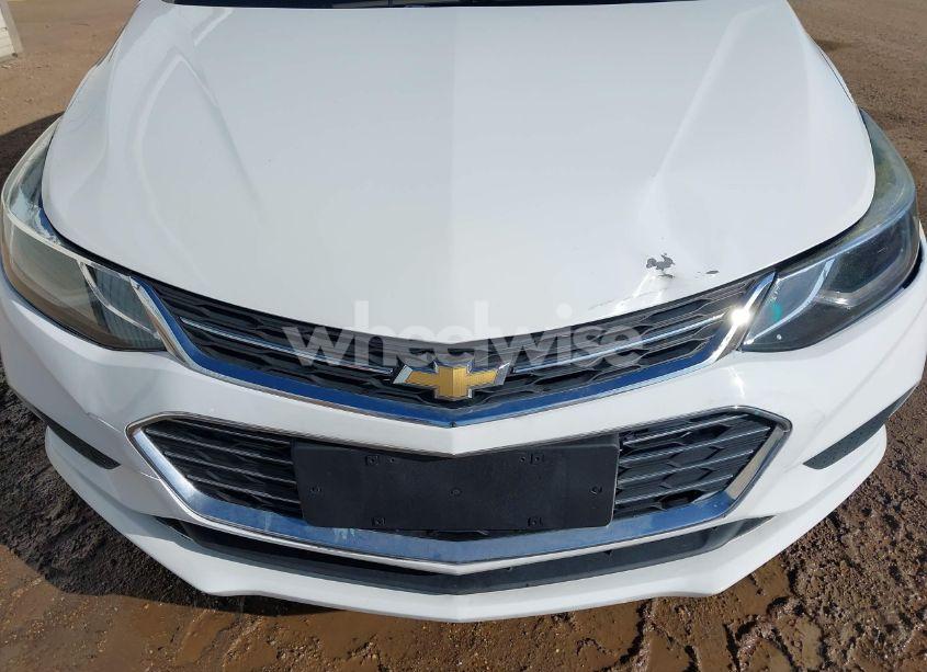 Photo 6 of 2017 Chevrolet Cruze LT AUTO (VIN 1G1BE5SM2H7171951)