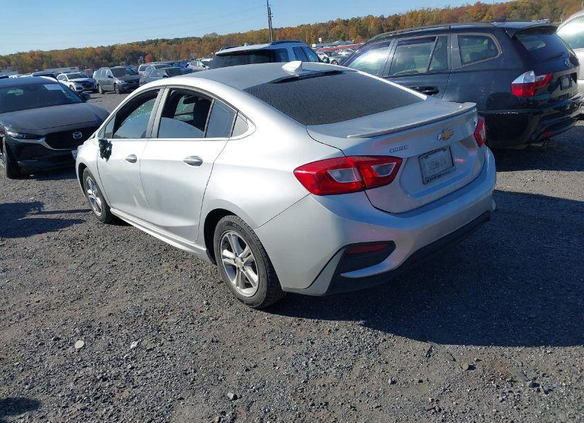 Photo 3 of 2017 Chevrolet Cruze LT AUTO (VIN 1G1BE5SM2H7206066)