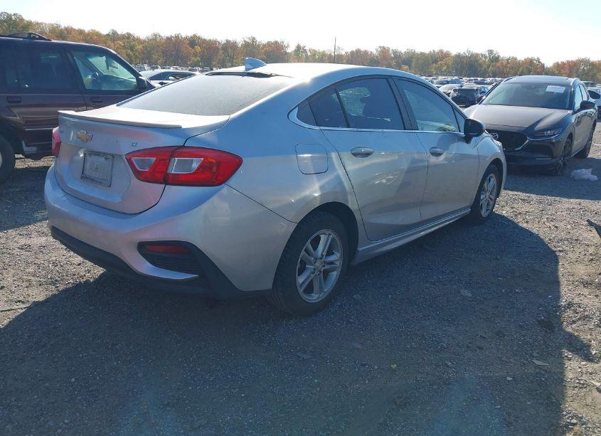 Photo 4 of 2017 Chevrolet Cruze LT AUTO (VIN 1G1BE5SM2H7206066)