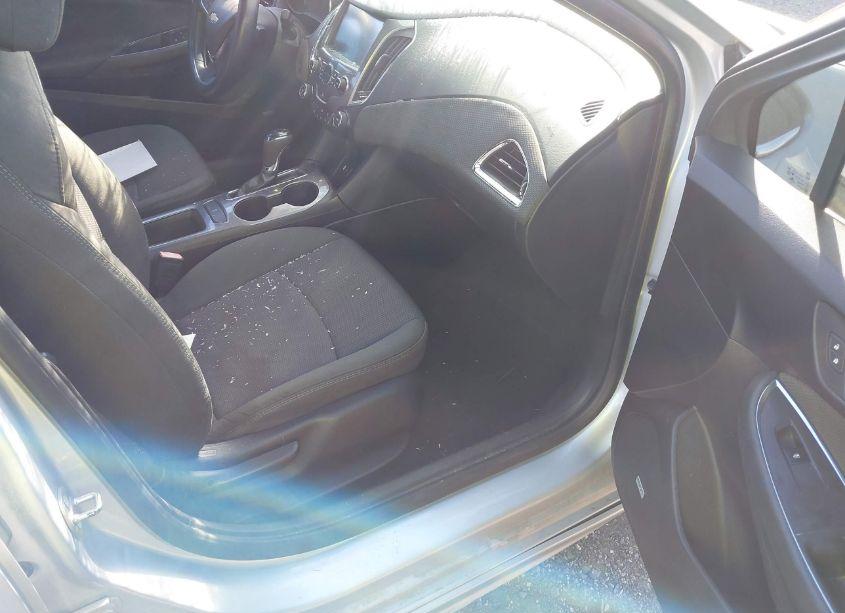 Photo 5 of 2017 Chevrolet Cruze LT AUTO (VIN 1G1BE5SM2H7206066)