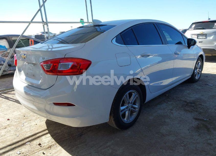 Photo 4 of 2017 Chevrolet Cruze LT AUTO (VIN 1G1BE5SM2H7219271)