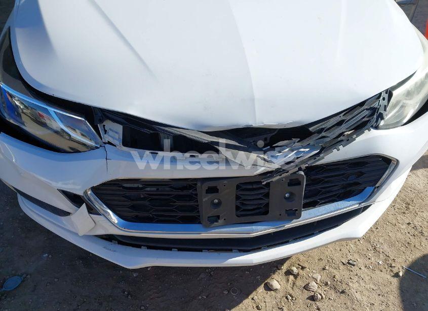 Photo 6 of 2017 Chevrolet Cruze LT AUTO (VIN 1G1BE5SM2H7219271)