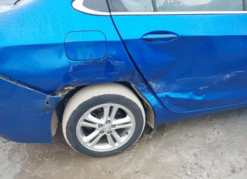 Photo 6 of 2017 Chevrolet Cruze LT AUTO (VIN 1G1BE5SM2H7237477)