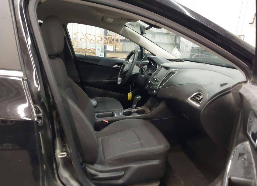 Photo 5 of 2017 Chevrolet Cruze LT AUTO (VIN 1G1BE5SM2H7238502)