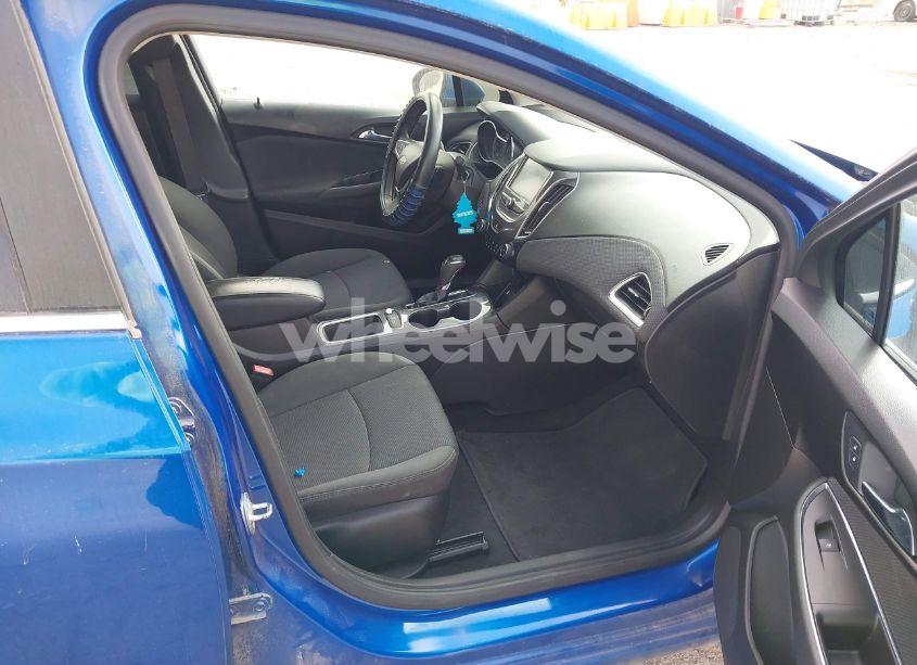 Photo 5 of 2017 Chevrolet Cruze LT AUTO (VIN 1G1BE5SM2H7252514)