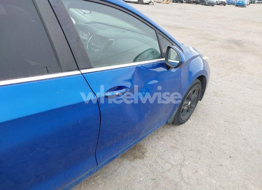 Photo 6 of 2017 Chevrolet Cruze LT AUTO (VIN 1G1BE5SM2H7252514)