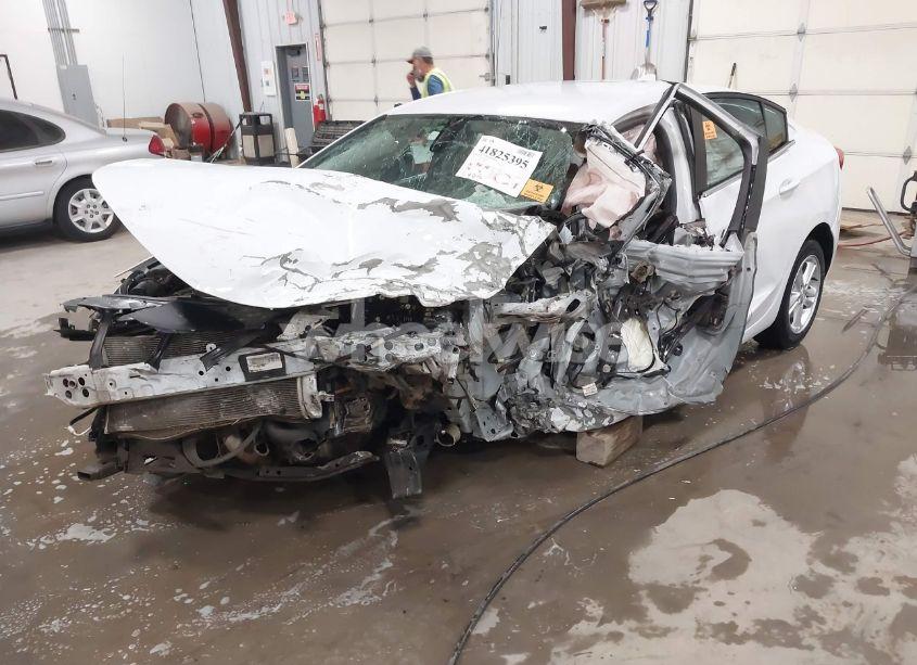 Photo 2 of 2017 Chevrolet Cruze LT AUTO (VIN 1G1BE5SM2H7260399)