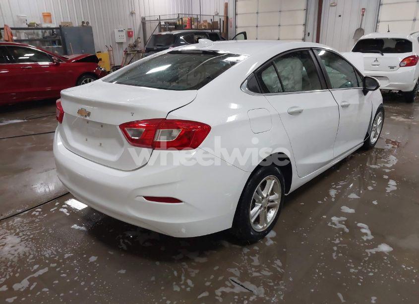 Photo 4 of 2017 Chevrolet Cruze LT AUTO (VIN 1G1BE5SM2H7260399)