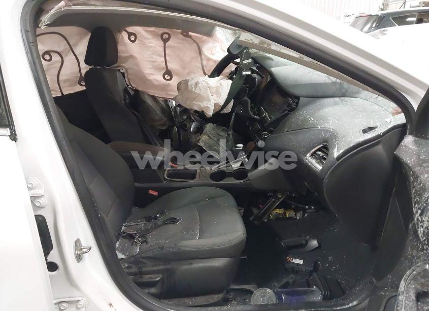 Photo 5 of 2017 Chevrolet Cruze LT AUTO (VIN 1G1BE5SM2H7260399)