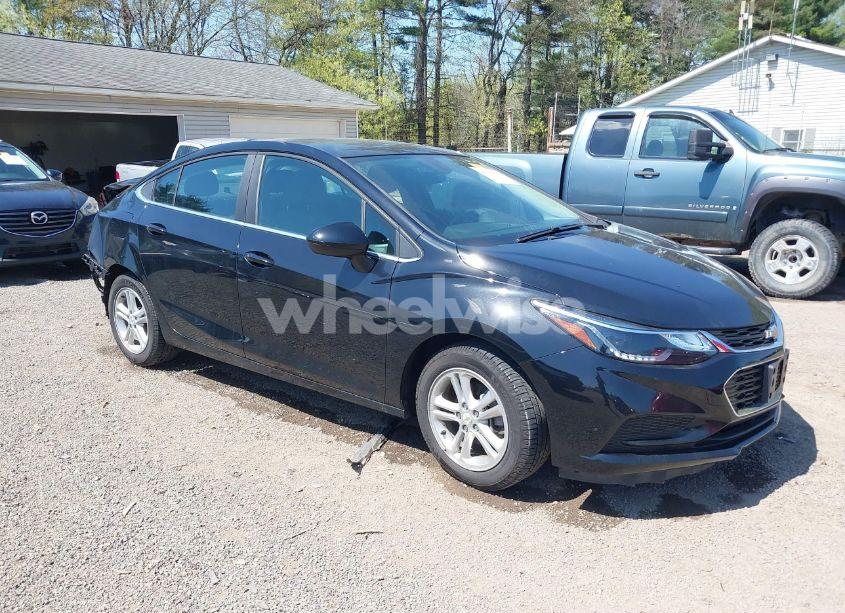 2017 Chevrolet Cruze LT AUTO (VIN 1G1BE5SM2H7268552) main photo