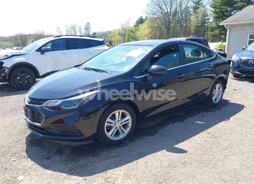 Photo 2 of 2017 Chevrolet Cruze LT AUTO (VIN 1G1BE5SM2H7268552)