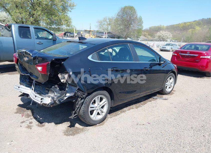 Photo 4 of 2017 Chevrolet Cruze LT AUTO (VIN 1G1BE5SM2H7268552)
