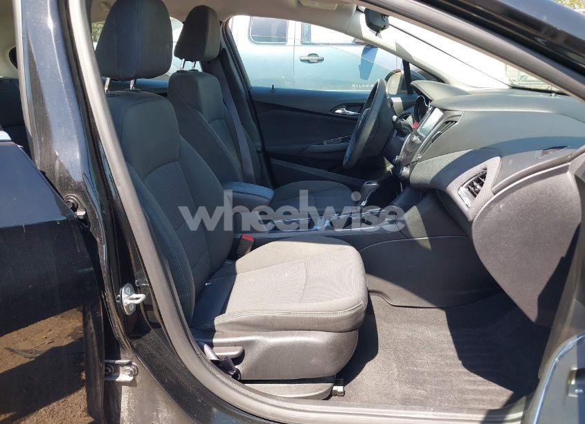 Photo 5 of 2017 Chevrolet Cruze LT AUTO (VIN 1G1BE5SM2H7268552)