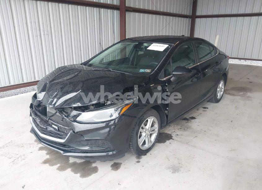 Photo 2 of 2018 Chevrolet Cruze LT AUTO (VIN 1G1BE5SM2J7104448)