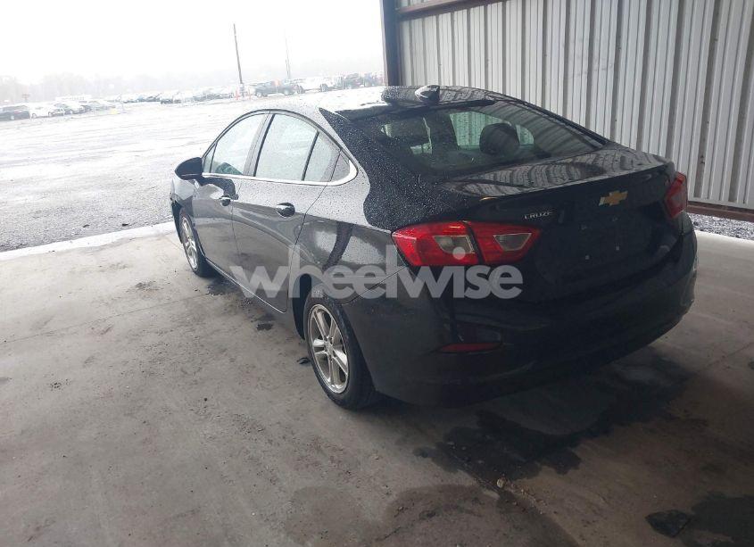 Photo 3 of 2018 Chevrolet Cruze LT AUTO (VIN 1G1BE5SM2J7104448)
