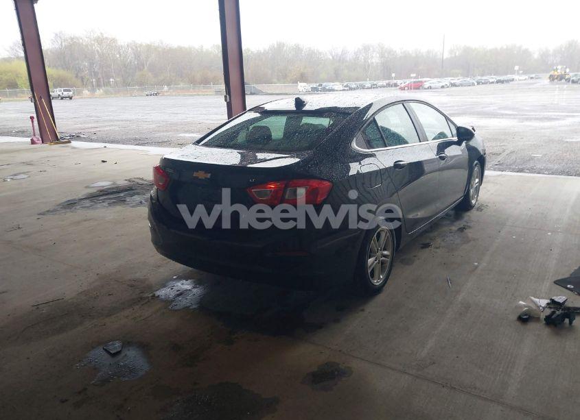 Photo 4 of 2018 Chevrolet Cruze LT AUTO (VIN 1G1BE5SM2J7104448)