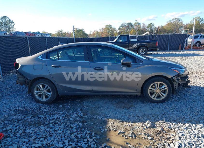 Photo 14 of 2018 Chevrolet Cruze LT AUTO (VIN 1G1BE5SM2J7111450)