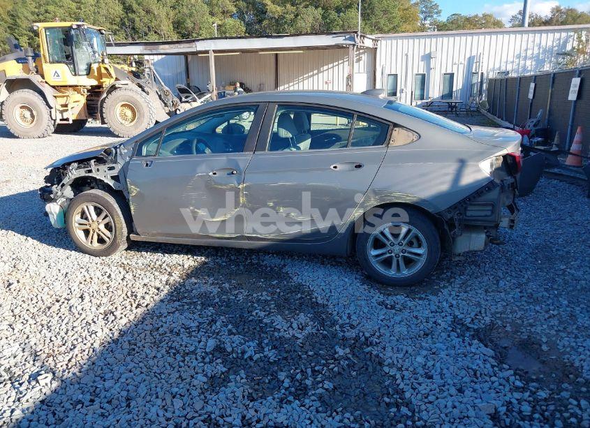 Photo 15 of 2018 Chevrolet Cruze LT AUTO (VIN 1G1BE5SM2J7111450)