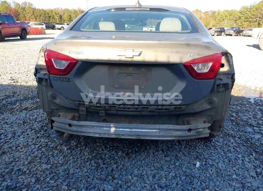 Photo 17 of 2018 Chevrolet Cruze LT AUTO (VIN 1G1BE5SM2J7111450)