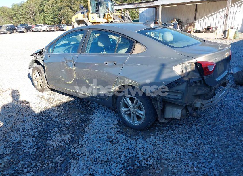 Photo 3 of 2018 Chevrolet Cruze LT AUTO (VIN 1G1BE5SM2J7111450)