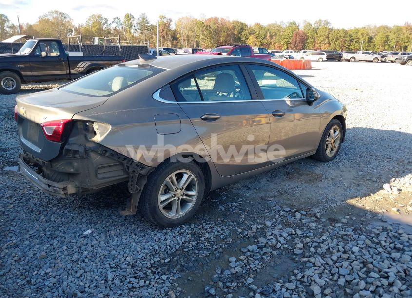 Photo 4 of 2018 Chevrolet Cruze LT AUTO (VIN 1G1BE5SM2J7111450)