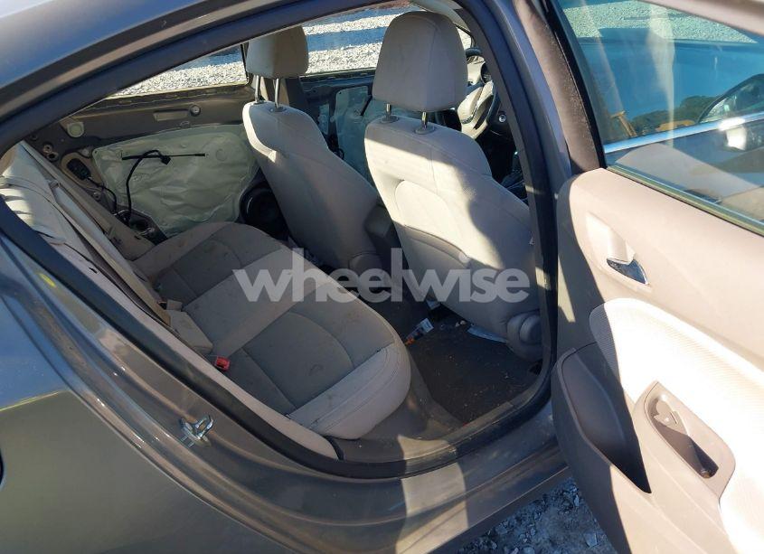 Photo 8 of 2018 Chevrolet Cruze LT AUTO (VIN 1G1BE5SM2J7111450)